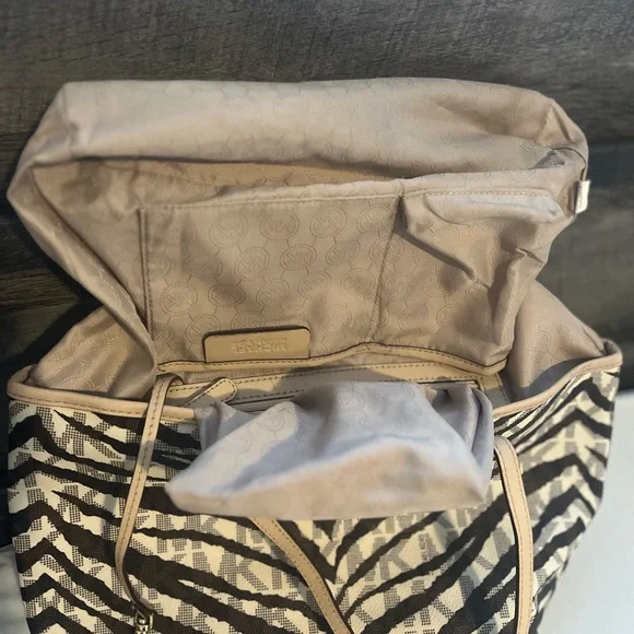 Authentic Michael Kors Brown and Cream Tote Bag - Picture 5 of 10